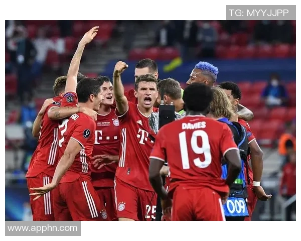 足球明星捧杯瞬间定格荣耀时刻展现无尽激情与梦想成真