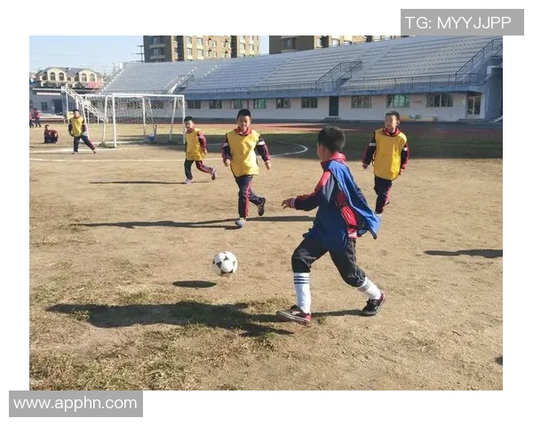 德国足球明星精彩帽子戏法回顾与分析展现足球魅力与技术的完美结合 德国足球明星精彩帽子戏法回顾与分析展现足球魅力与技术的完美结合