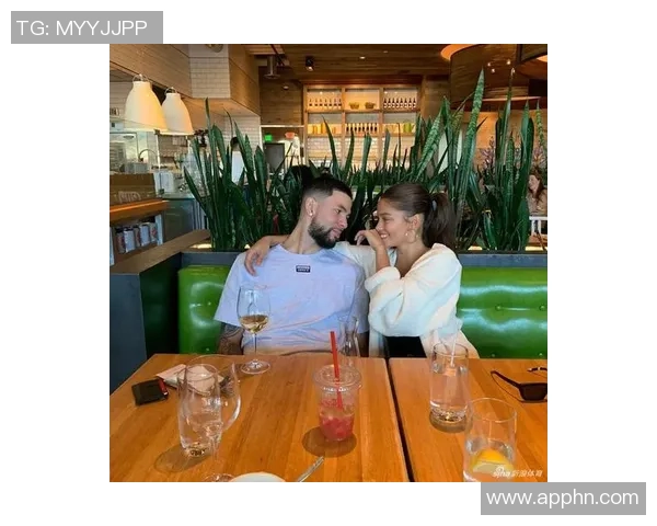 足球明星女友精彩瞬间大集合美图欣赏让你领略他们的爱情故事