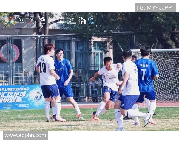 吴磊与足球明星合影集锦展现青春活力与运动魅力